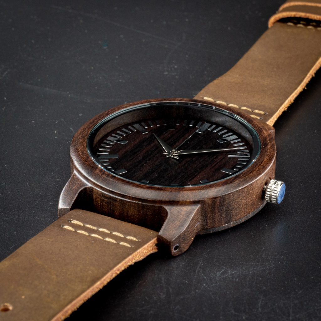 Reloj de madera de sándalo modelo Kurai - Imagen 4