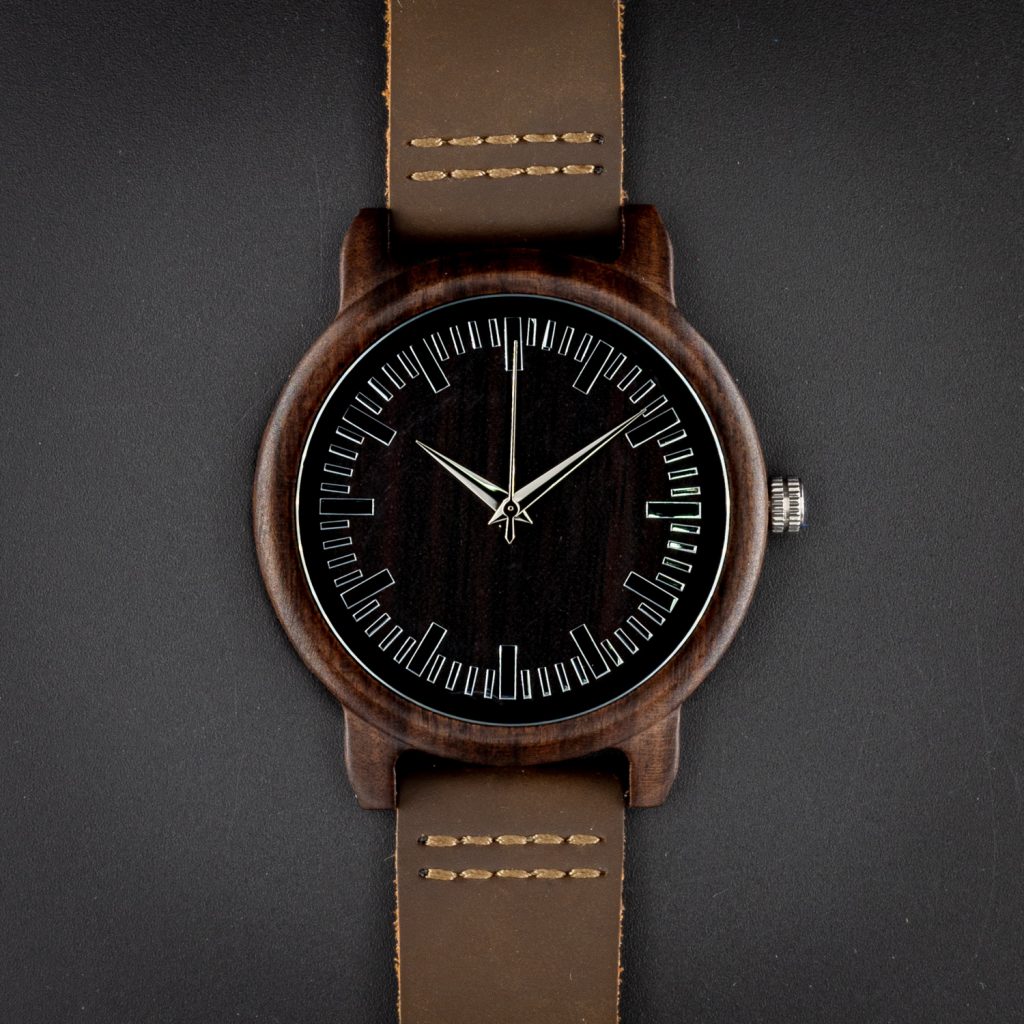Reloj de madera de sándalo modelo Kurai - Imagen 3