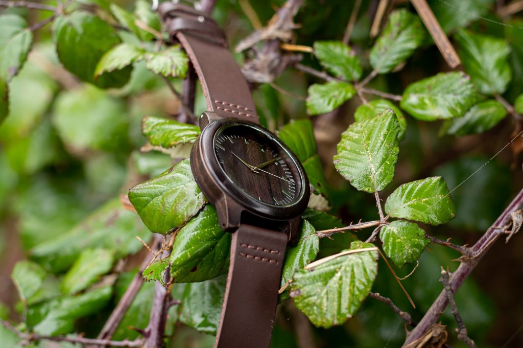 Reloj de madera de sándalo modelo Kurai - Imagen 5
