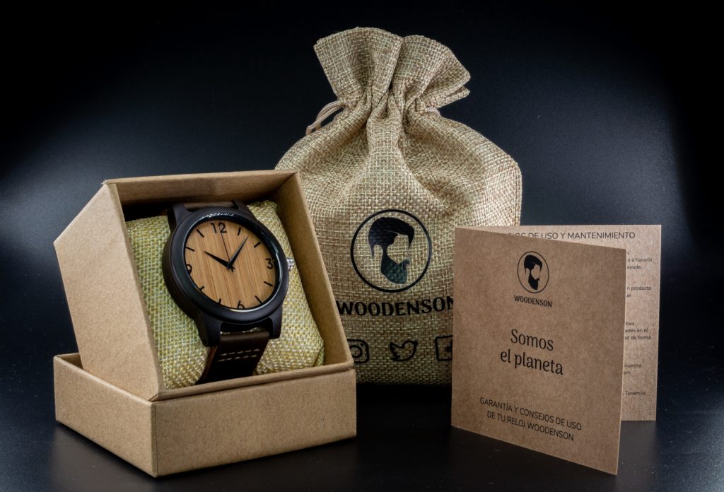 Reloj de pulsera de madera con números en la esfera modelo Terral - Imagen 8