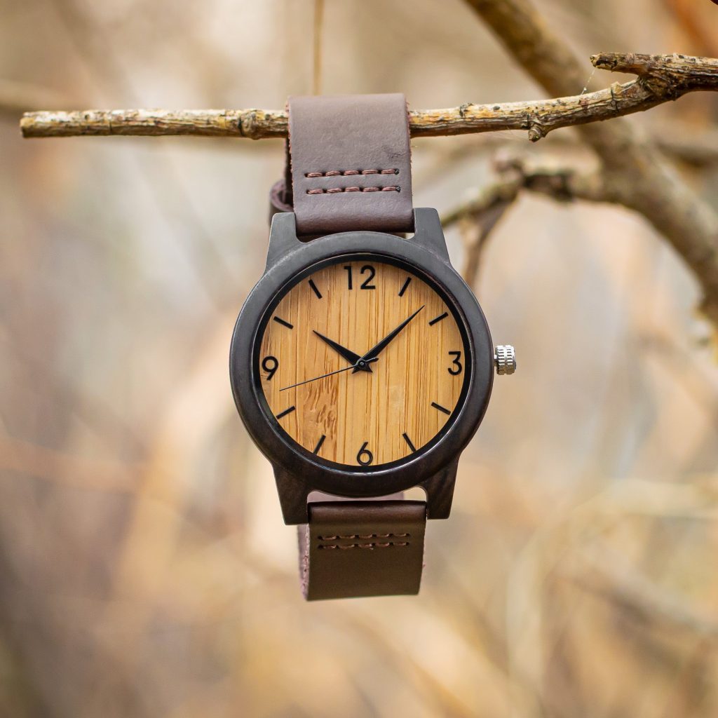 Reloj de pulsera de madera con números en la esfera modelo Terral - Imagen 6