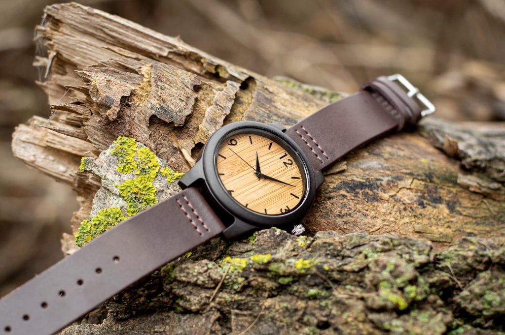 Reloj de pulsera de madera con números en la esfera modelo Terral - Imagen 3