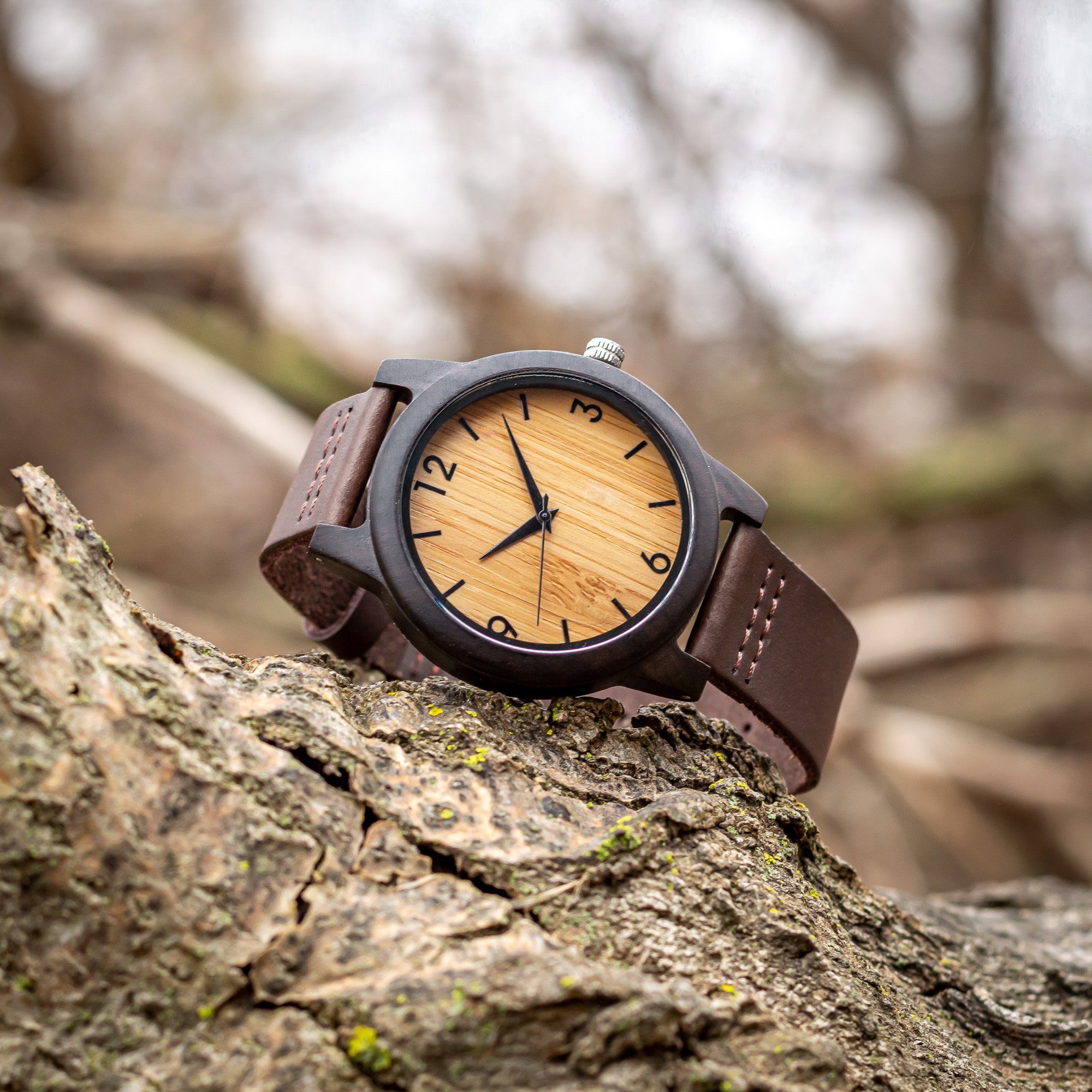 Reloj de pulsera de madera con números en la esfera modelo Terral -  Woodenson