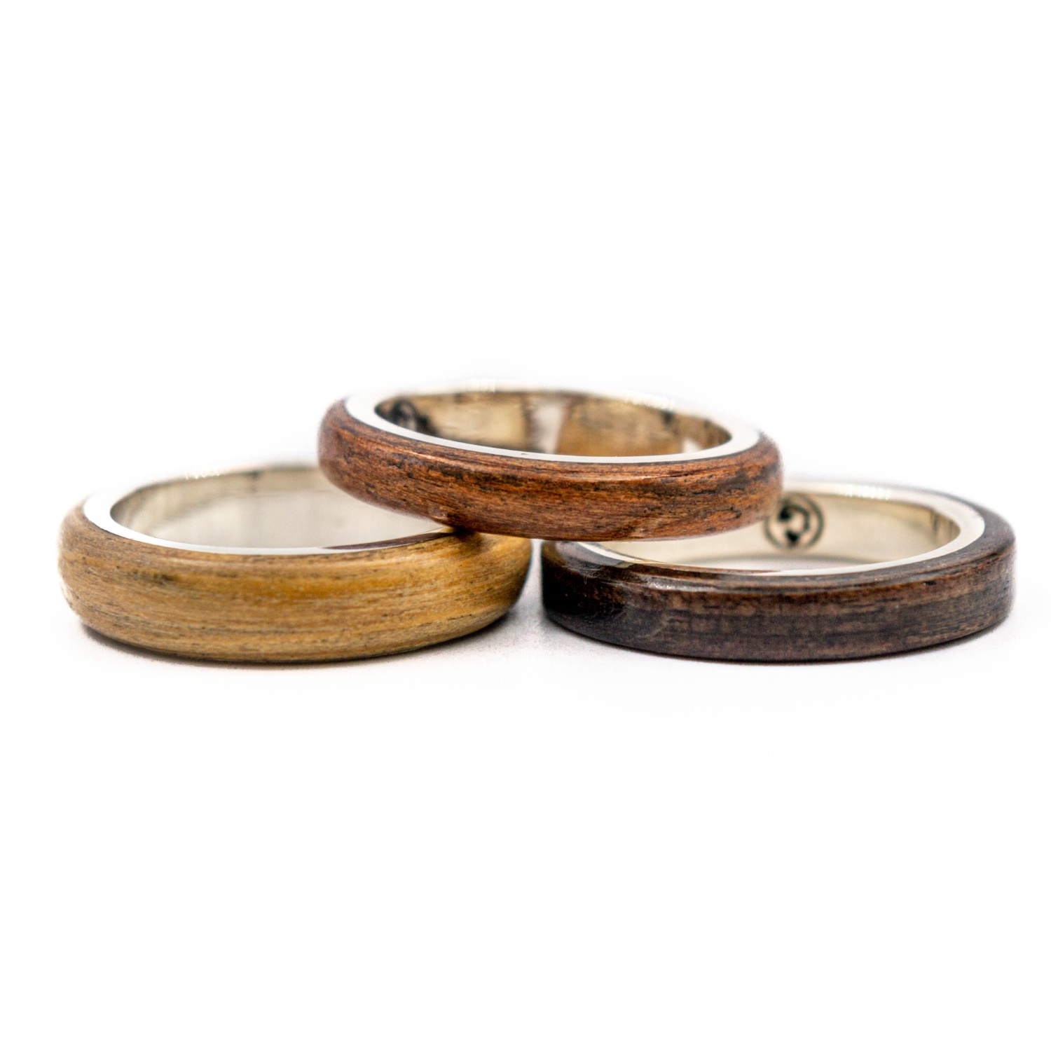 Anillo de compromiso de plata y madera modelo Ziyad Woodenson Anillo de compromiso de plata y madera modelo Ziyad Woodenson