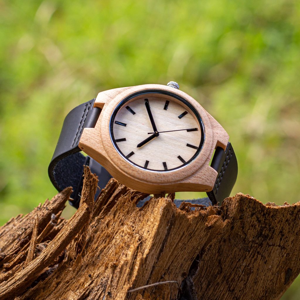 Reloj de madera de arce modelo Taranis 44mm