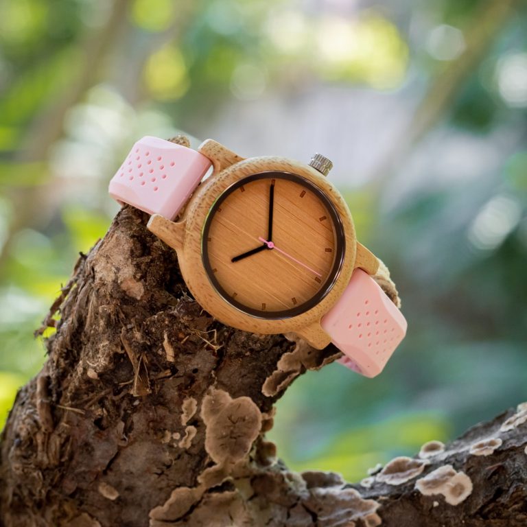 Reloj de pulsera de madera con números en la esfera modelo Terral -  Woodenson