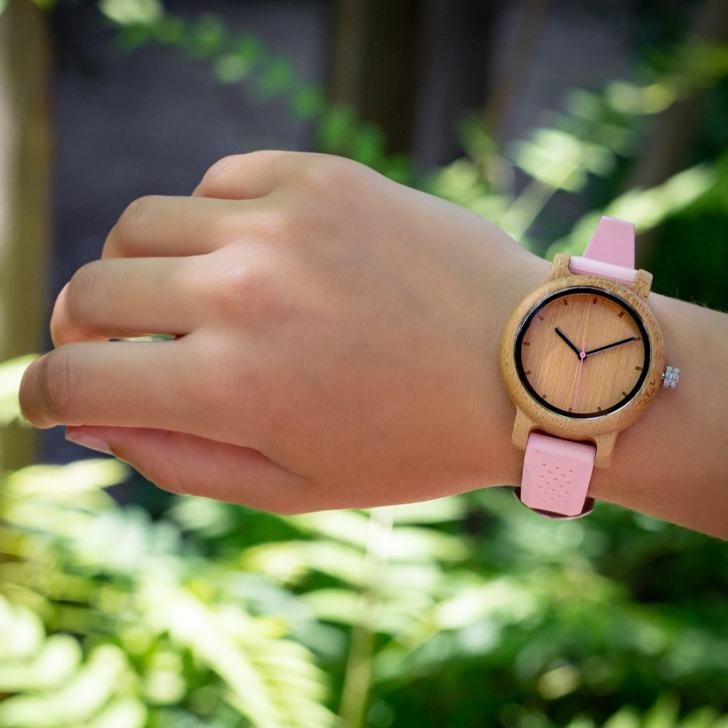 Reloj de madera Cockney Flamingo - Imagen 7