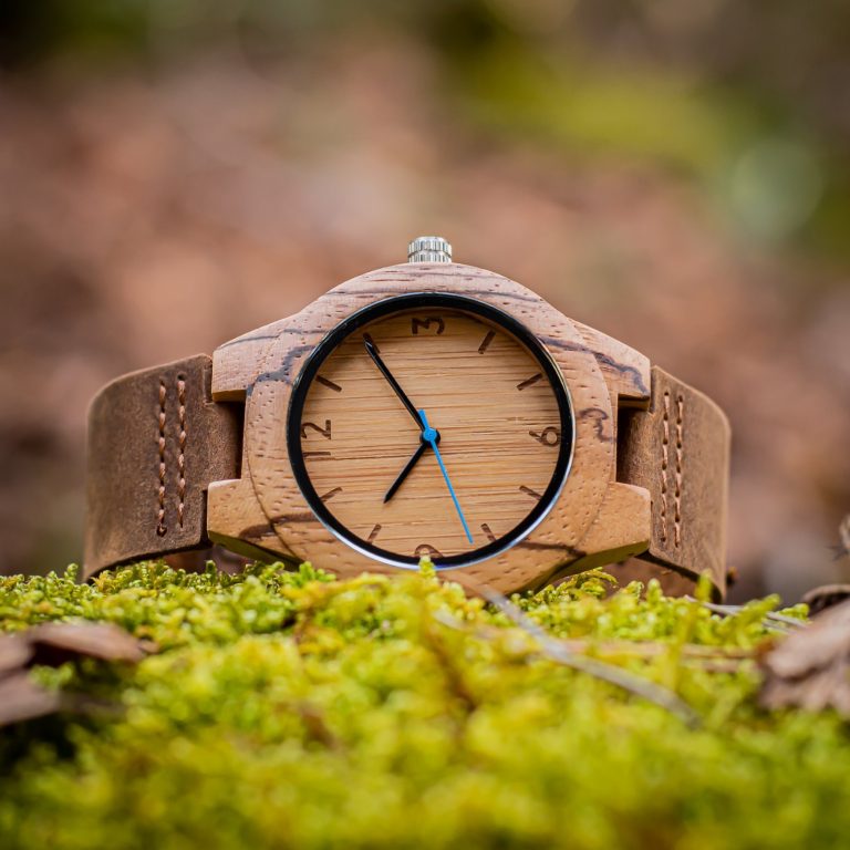 Reloj de pulsera de madera con números en la esfera modelo Terral -  Woodenson