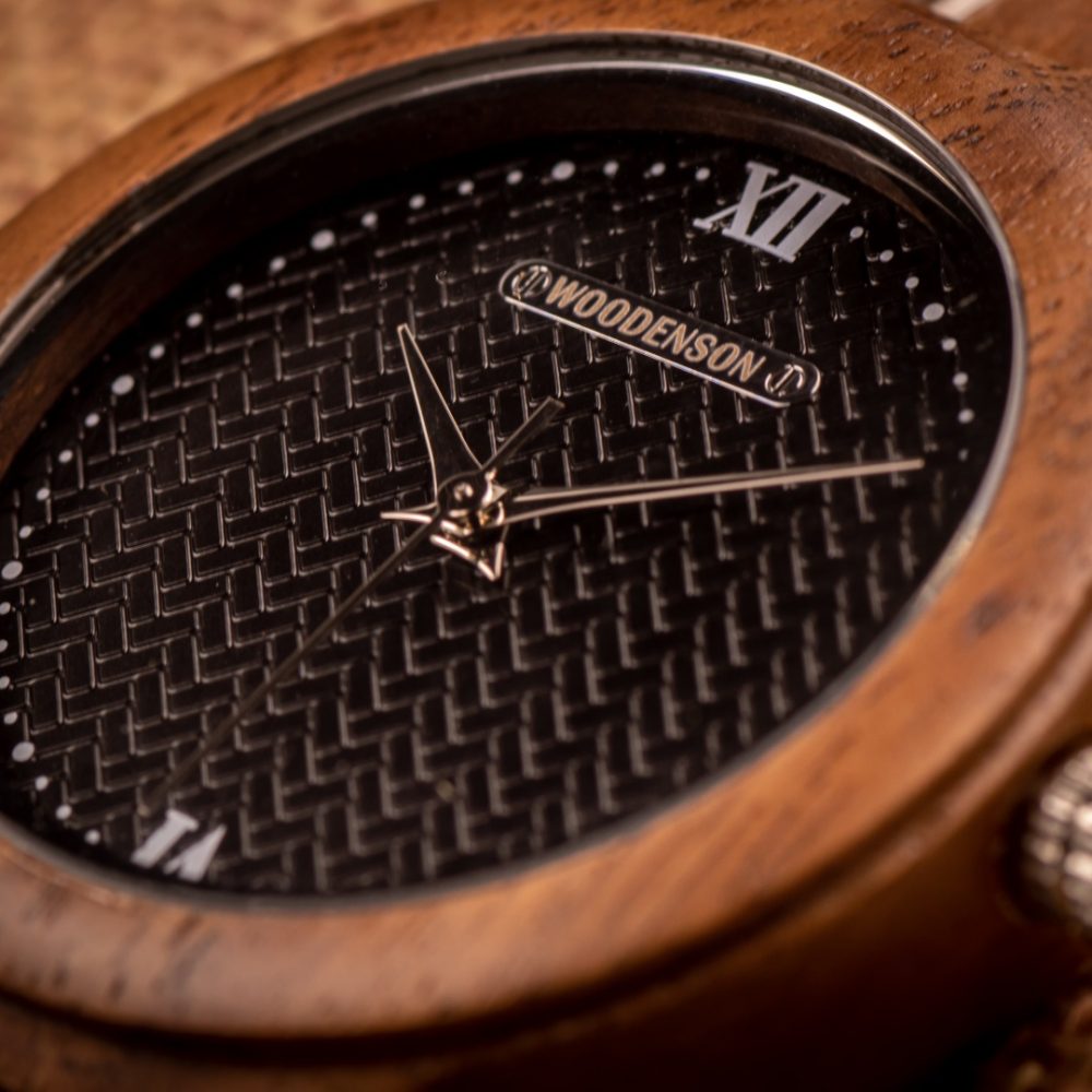 Reloj de madera de nogal Tinigua - Imagen 6