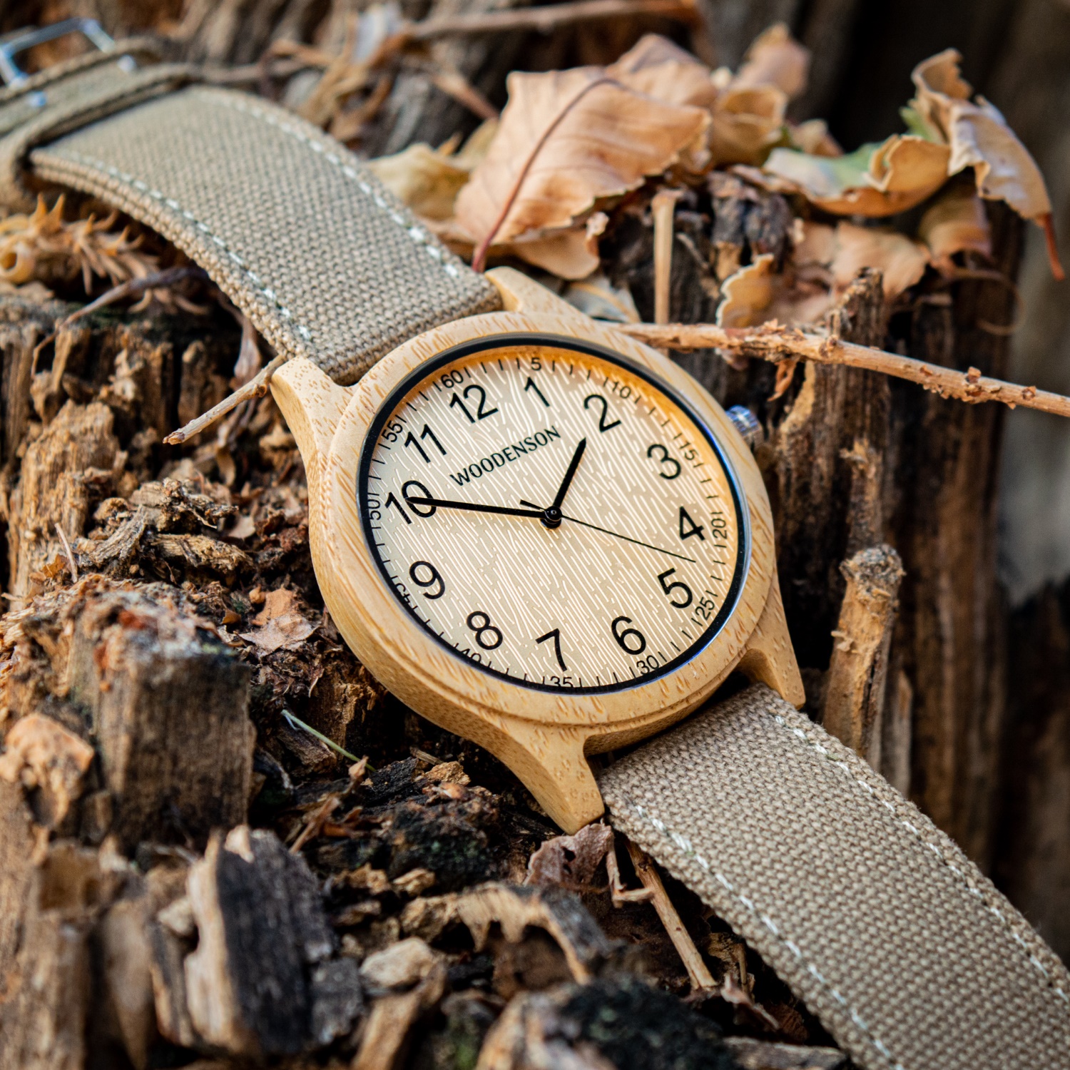 Reloj de madera de bambú con correa de tela modelo Yellowstone