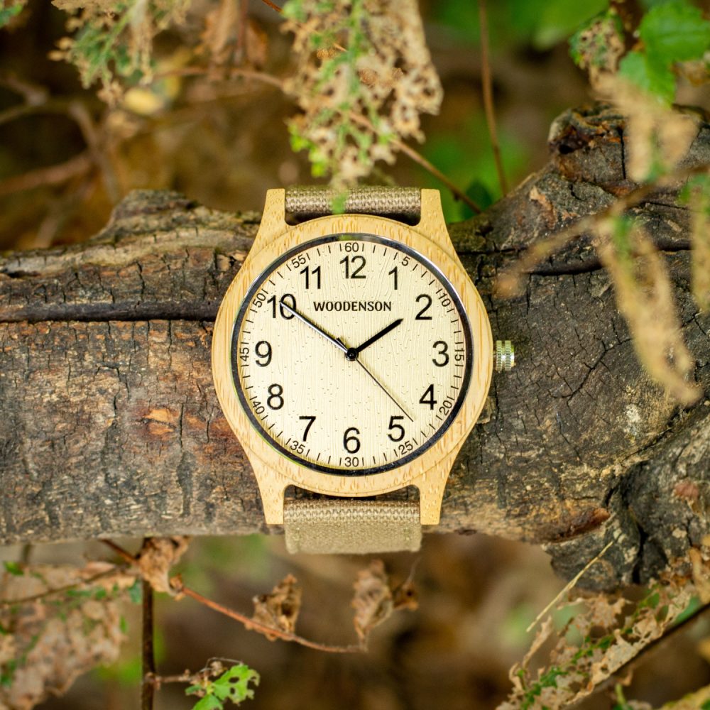 Reloj de madera de bambú con correa de tela modelo Yellowstone